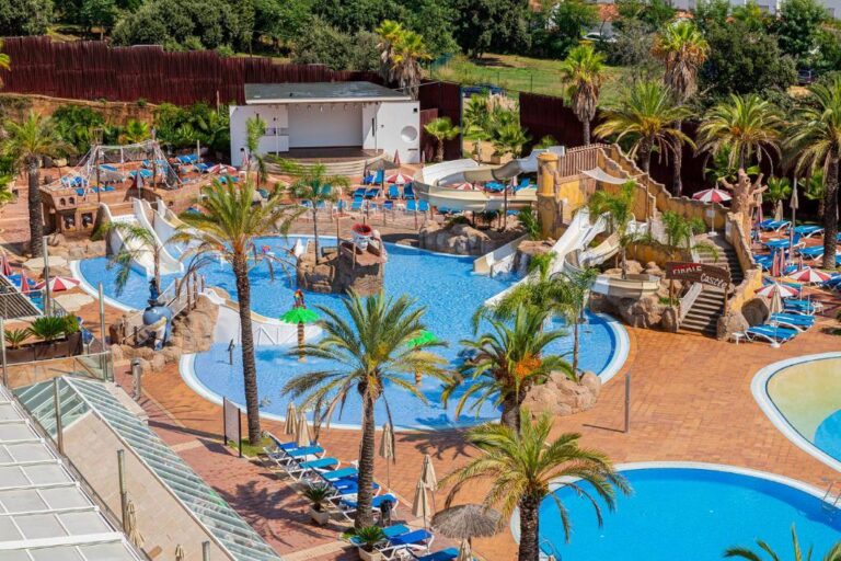 Hoteles con toboganes Costa Encantada piscina