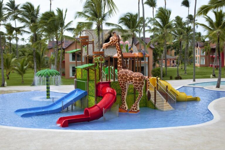hotel con parque acuatico infantil en punta cana (1)