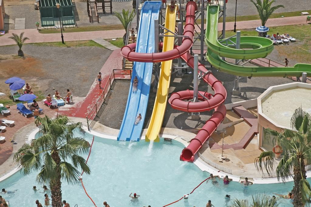 Hotel Colonial Mar en almeria con toboganes