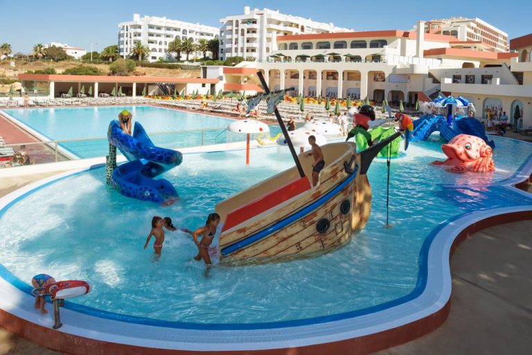 Hotel con instalaciones para niños en portugal