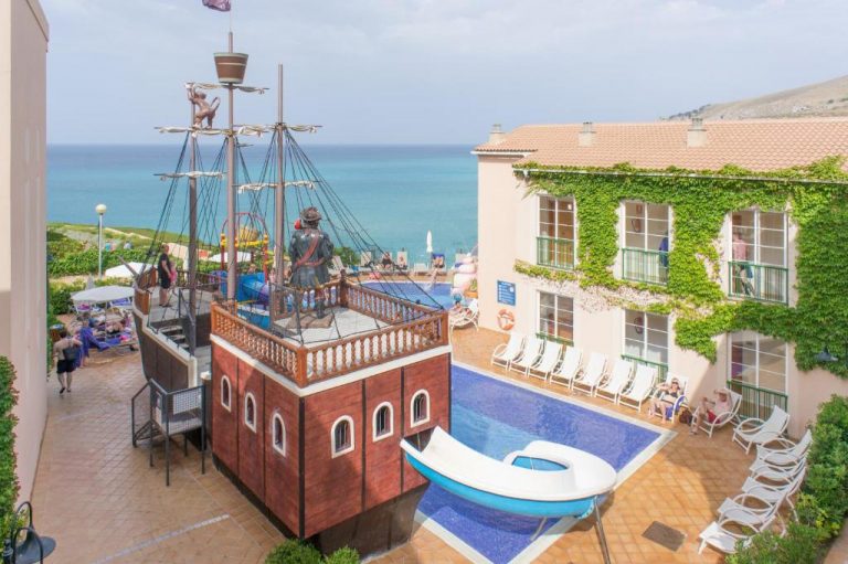 Hoteles con toboganes en Menorca