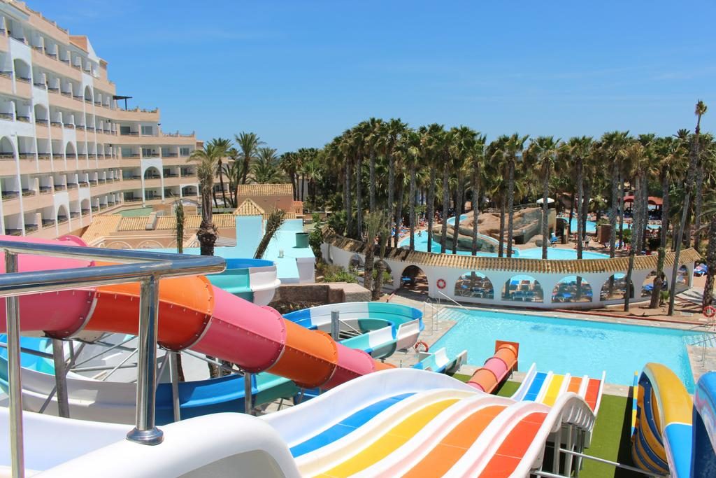 hoteles con toboganes almeria