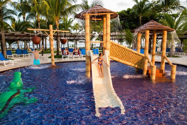 Hotel con toboganes para niños en Cancún