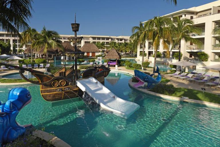 hotel con toboganes para niños en Cancún