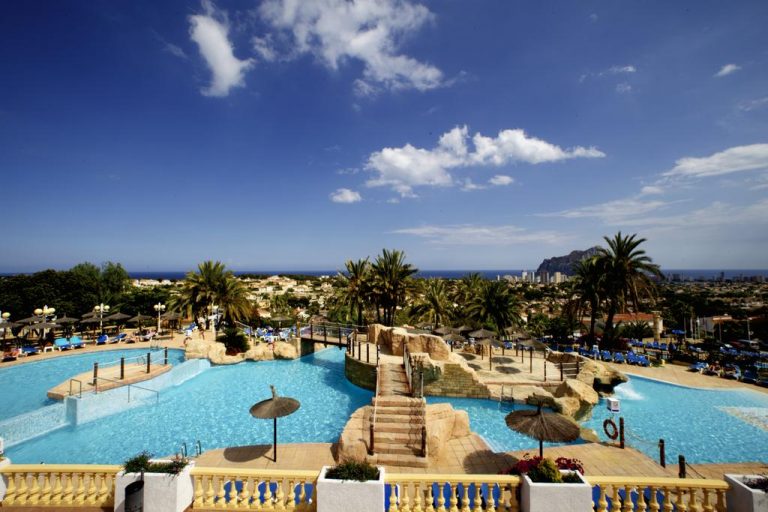 idílico hotel con toboganes en Alicante