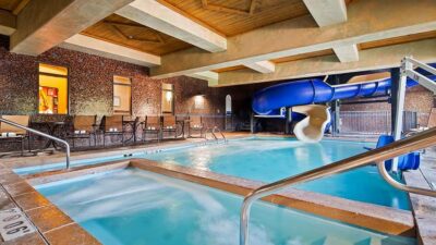 kansas city hotels with waterslides