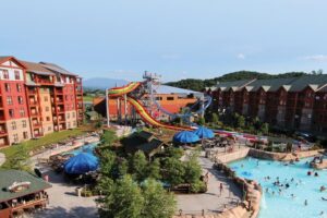 Pigeon Forge Water Park Hotels |List of best water park hotels in 2021