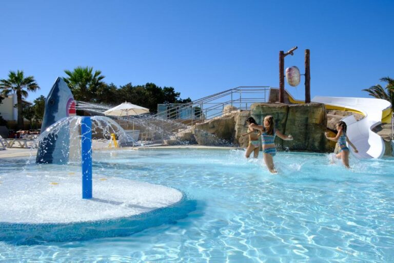 Hoteles con parque acuático para niños en Ibiza