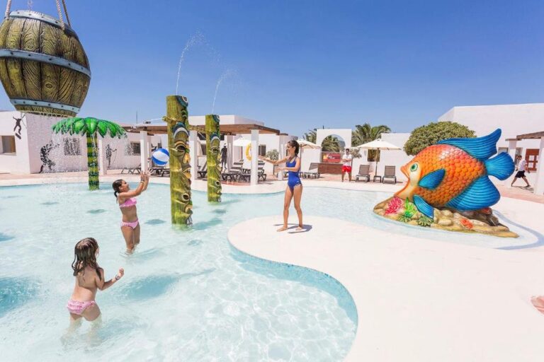 Hoteles con toboganes para niños en Ibiza