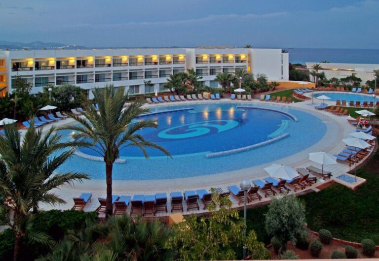Hoteles con toboganes para niños en Ibiza
