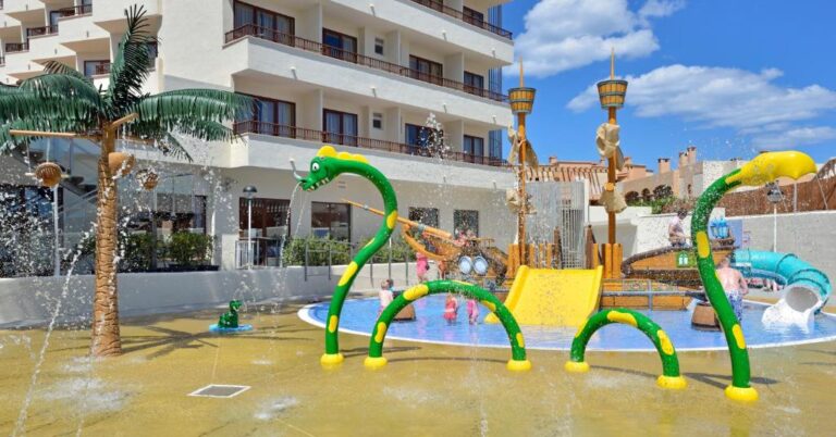 Hoteles con toboganes en la zona de Ibiza