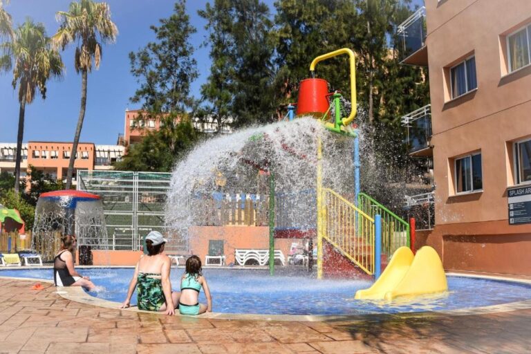 Hoteles con toboganes Aparthotel SunClub Salou piscina infantil