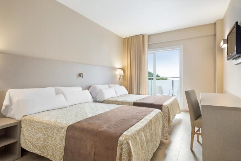 Hoteles con toboganes Best Cap Salou dormitorio