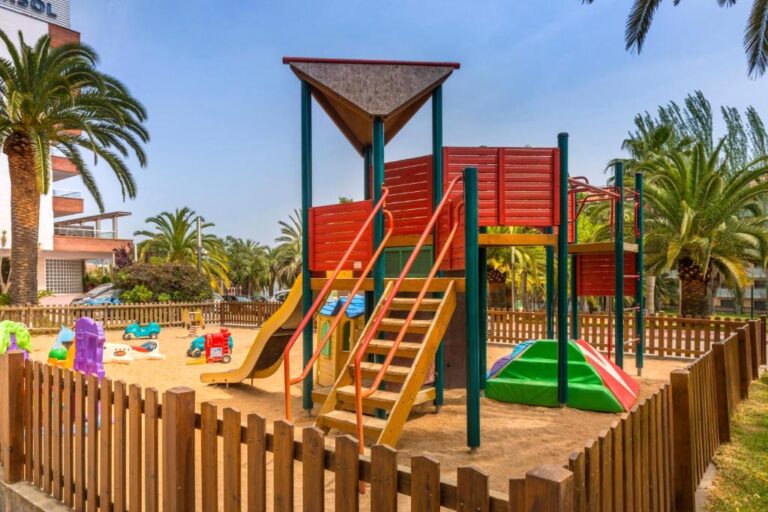 Hoteles con toboganes Costa Encantada parque infantil