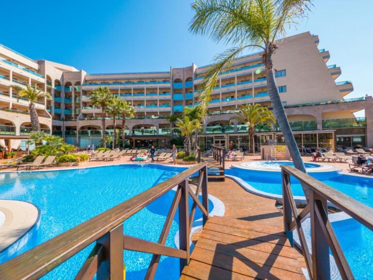 Hoteles con toboganes Golden Bahía de Tossa & Spa piscina
