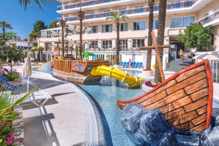 Hoteles con toboganes Hotel Oasis Park Splash piscina