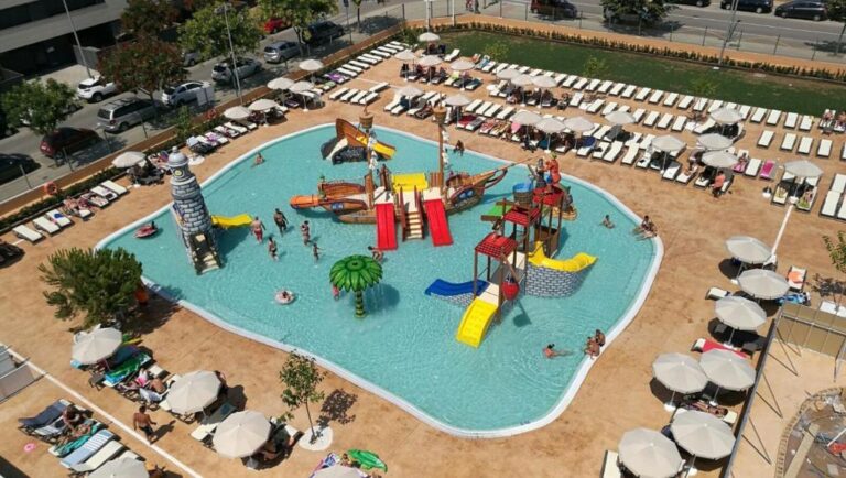 Hoteles con toboganes Hotel Sorra Daurada Splash piscina infantil