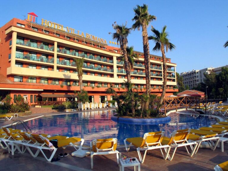 Hoteles con toboganes Ohtels Vil·la Romana piscina