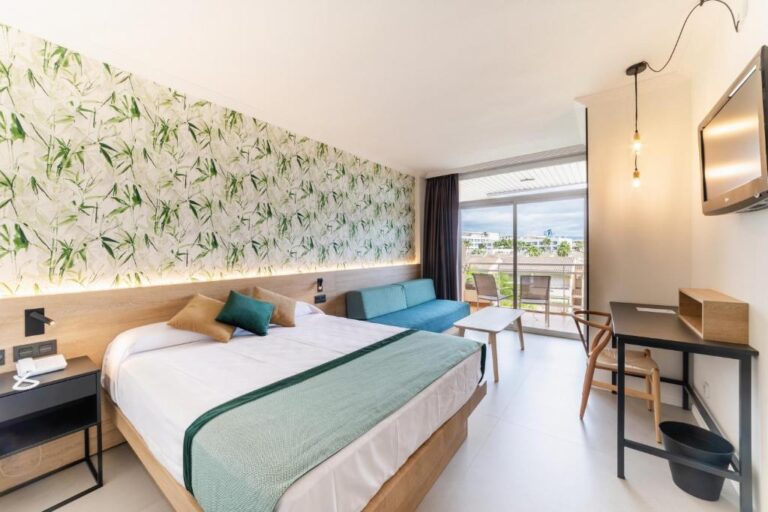 Hoteles con toboganes Playa Pineda dormitorio