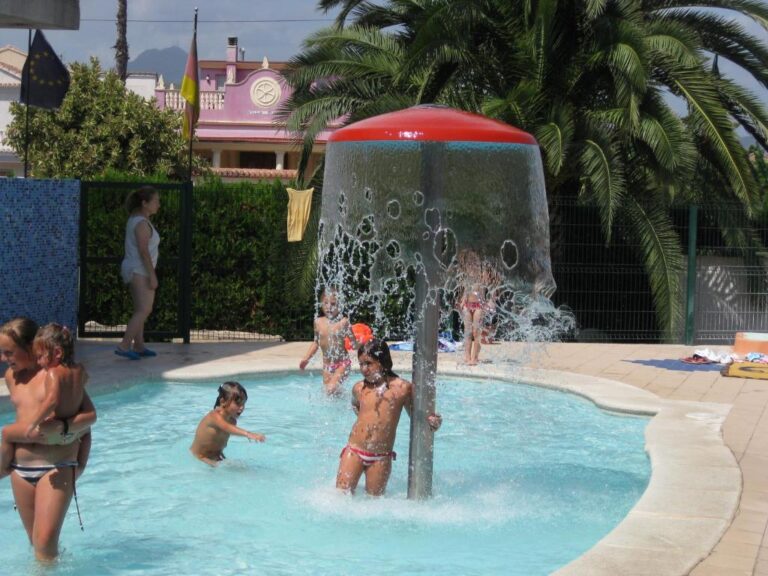camping con toboganes de agua y piscinas para niños en valencia (4)