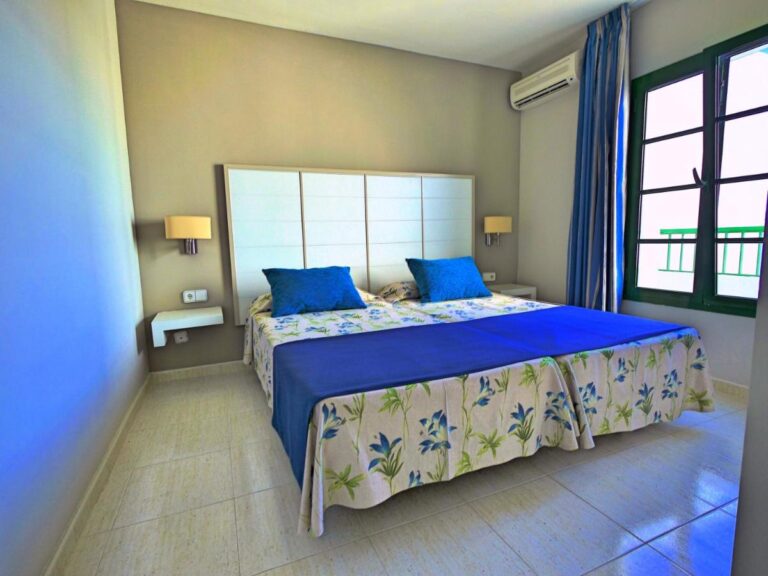Caybeach Sun hotel con toboganes en Lanzarote habitacion