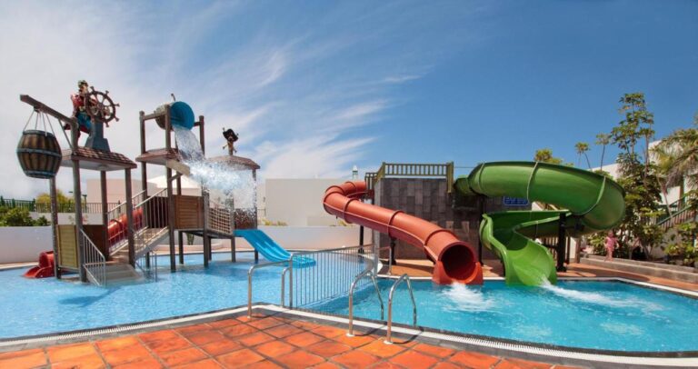 Caybeach Sun hotel toboganes en la piscina