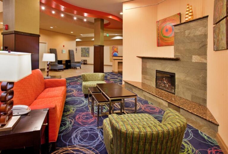 Hotels with Waterparks in Omaha 3
