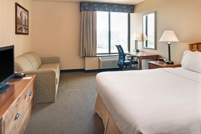 2022 Omaha Resorts with WaterParks and hotels with Water Slides