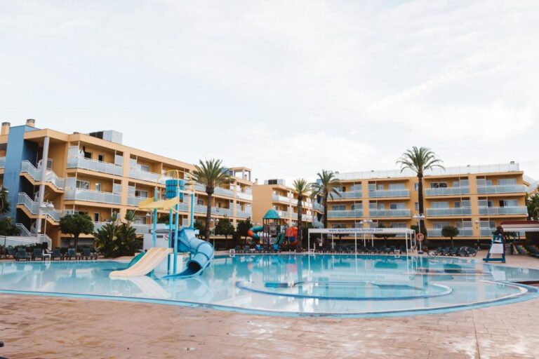 Apartamentos Turisticos Terralta piscinas