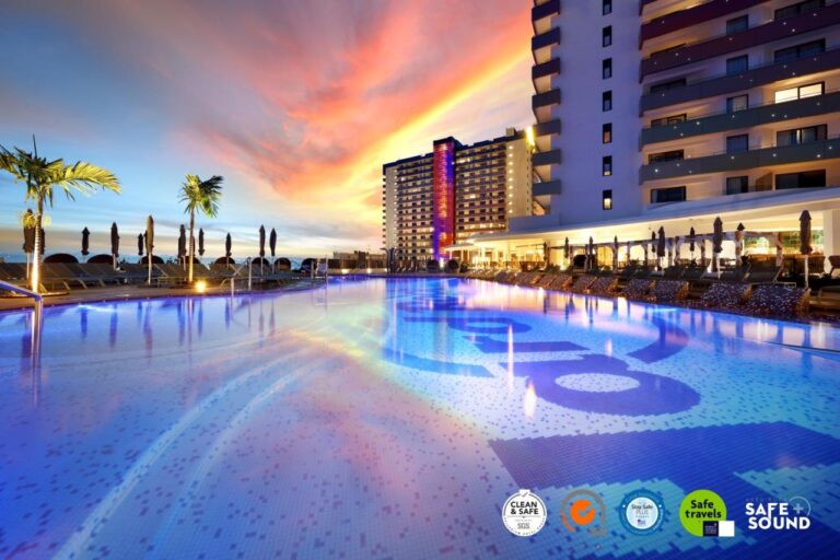 Hard Rock Hotel Tenerife piscina