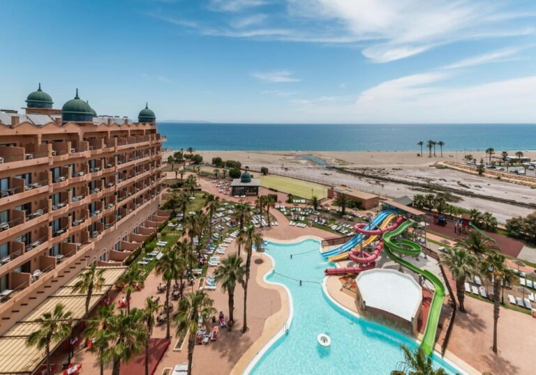 Hotel Colonial Mar piscina