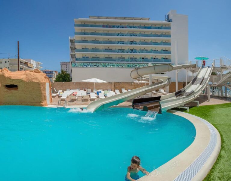 Hotel Villa Luz piscina con toboganes