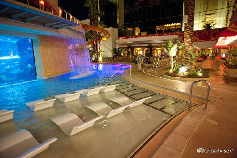 Hotels with Waterparks in Las Vegas 1