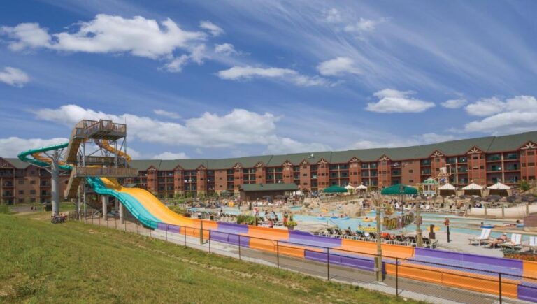 Hotels with Waterparks in Wisconsin 1
