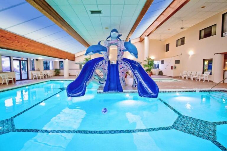 Hotels with Waterparks in Wisconsin 2