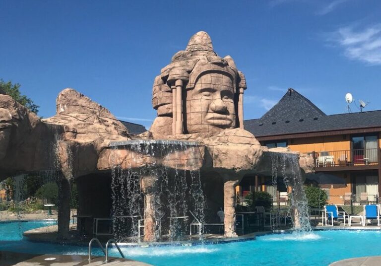 Hotels with Waterparks in Wisconsin 3