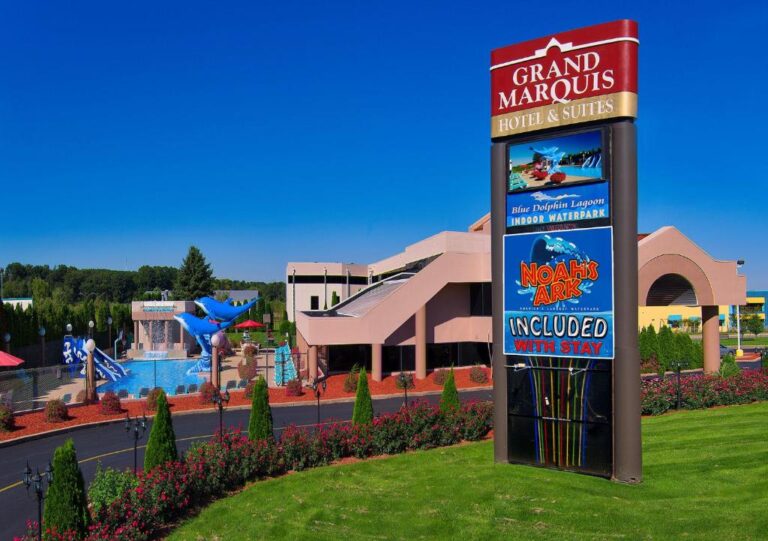 Hotels with Waterparks in Wisconsin 5
