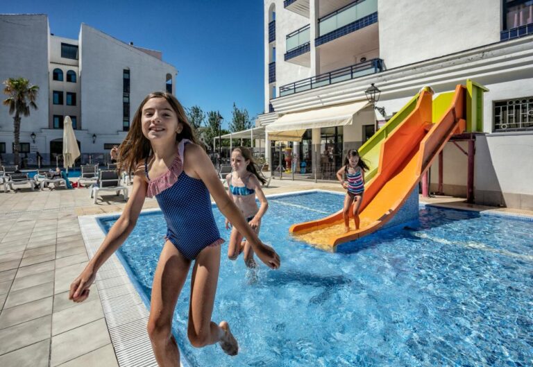 Pins Platja Apartments piscina infantil