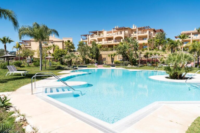 Quartiers Marbella Apartments piscina
