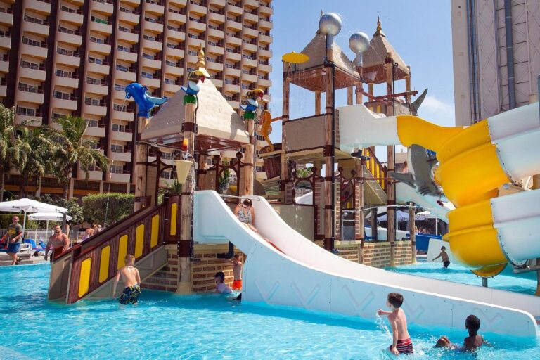 Hotel Rosamar aquapark para niños pequeños