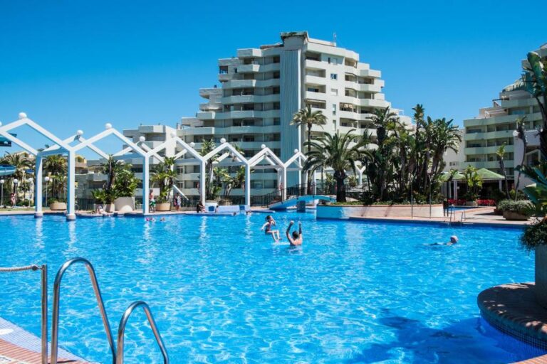 Kingfisher Apartments Benal Beach piscina