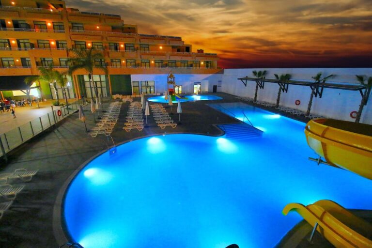 Advise Hotels Reina piscina