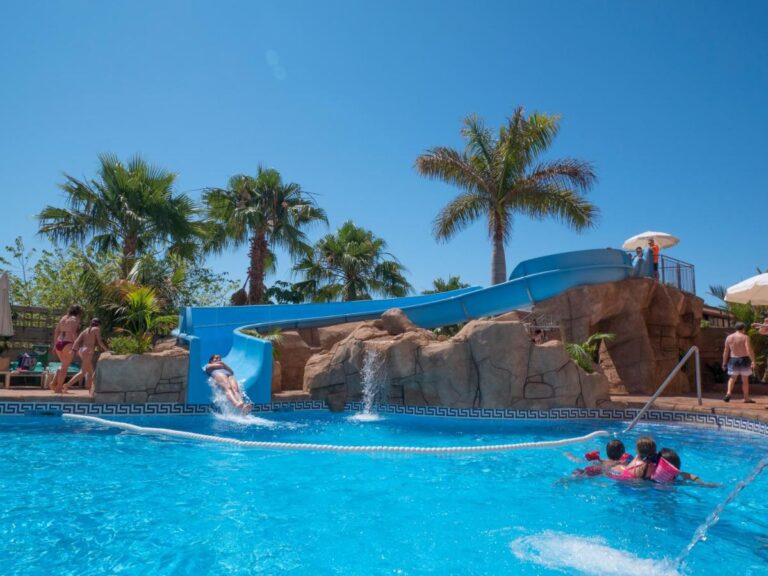Hotel Victoria Playa toboganes en la piscina