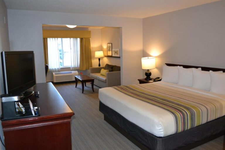 Country Inn & Suites by Radisson, Gurnee, IL near six flags chicago 2