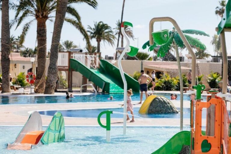 hotels-with-a-water-park-HD-Parque-Cristobal-Gran-Canaria-in-Gran-Canaria-3-scaled.jpg