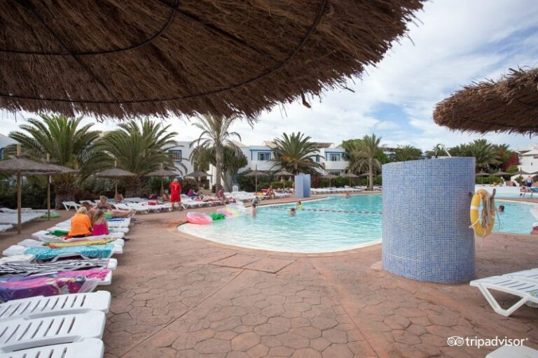 hotels-with-a-water-park-HL-Paradise-Island-in-Gran-Canaria-scaled.jpg