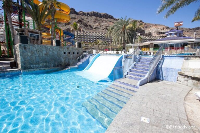 hotels-with-a-water-park-Hotel-LIVVO-Costa-Taurito-Aquapark-in-Gran-Canaria-3-scaled.jpg