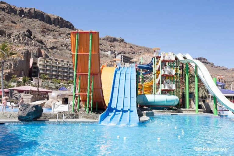 hotels-with-a-water-park-Hotel-LIVVO-Costa-Taurito-Aquapark-in-Gran-Canaria-4-scaled.jpg