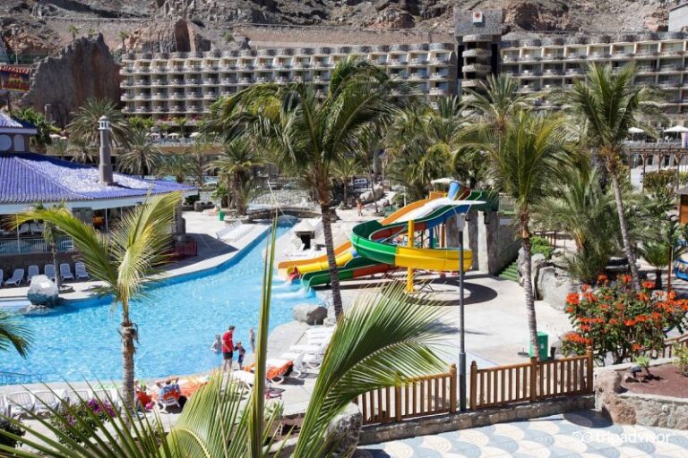 hotels-with-a-water-park-Hotel-LIVVO-Costa-Taurito-Aquapark-in-Gran-Canaria-5-scaled.jpg