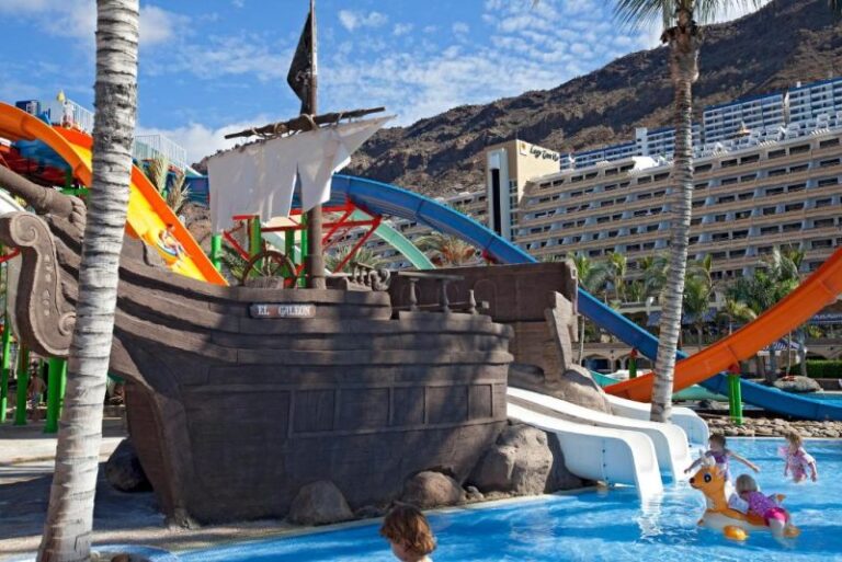 hotels-with-a-water-park-LIVVO-Lago-Taurito-in-Gran-Canaria-7-scaled.jpg